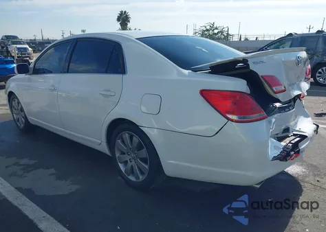 2005 Toyota Avalon Touring z USA, uszkodzony, nr VIN 4T1BK36B75U046580